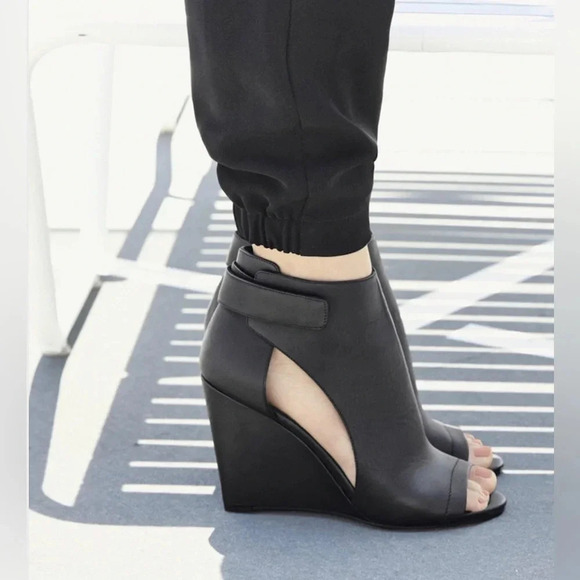 Vince. Katia leather wedge heel booties cut out details - Picture 1 of 13